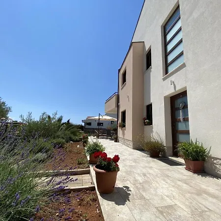 Appartamento Cozy Family Friendly Irena Nr 2 With Pool