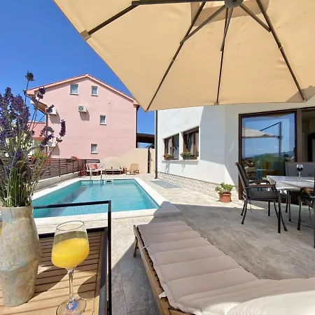 Appartamento Cozy Family Friendly Irena Nr 2 With Pool *