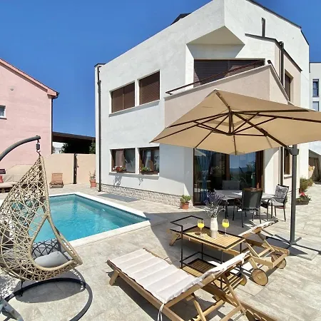Cozy Family Friendly Irena Nr 2 With Pool Krk Town