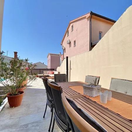 Cozy Family Friendly Irena Nr 2 With Pool Appartamento Krk Town
